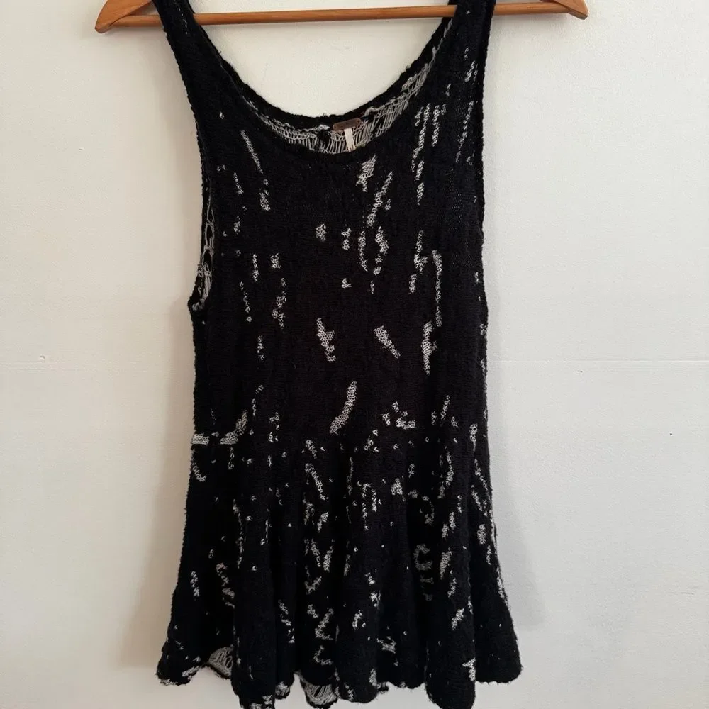 Free People side by side knit peplum tank top size Small Black White Festival